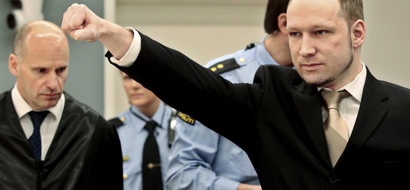 Breivik náci köszöntéssel érkezett a bíróságra