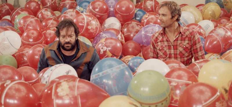 Videó: Bud Spencer temetésén élőben is felcsendült a nagy sláger
