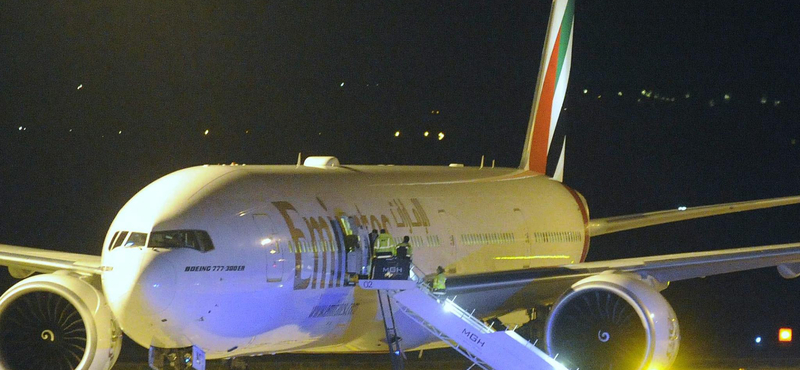 Megszakította Budapesten az útját egy Emirates-járat - fotó