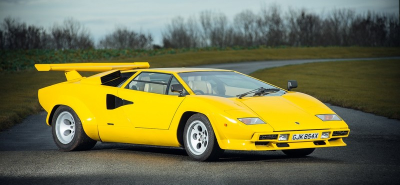 Százmillióért akciózzák ezt a telefontárcsás Lamborghini Countach-t