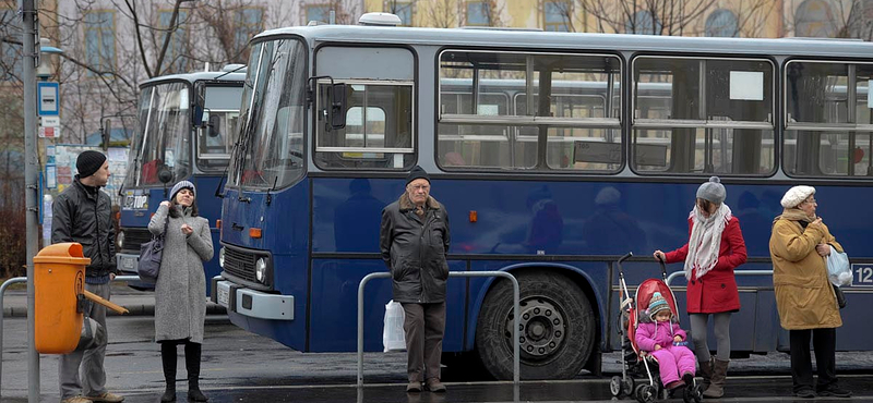 A nyugdíjasok ragaszkodnak a BKV egésznapos ingyenességéhez