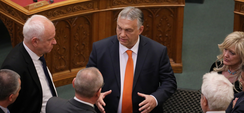 Hétfőn választják meg ötödszörre Orbánt kormányfőnek, leteszi az esküt is