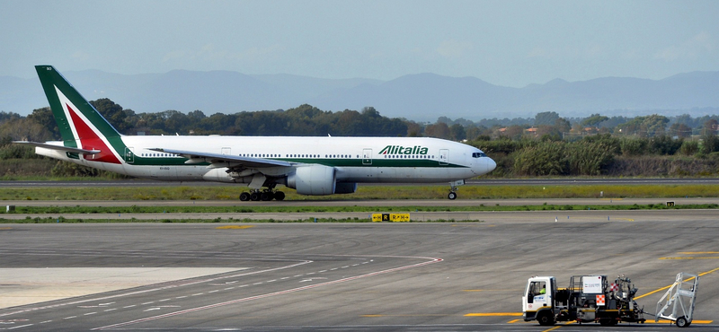 Rosszul lett egy utas, Budapesten szállt le az Alitalia szöuli gépe