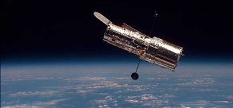 Olyan galaxist fotózott a Hubble, aminek ragyog a közepe