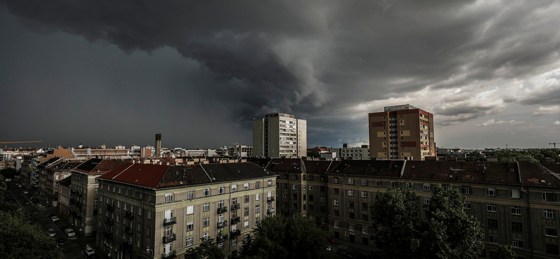 Borult ég, futó záporok, elviselhető meleg