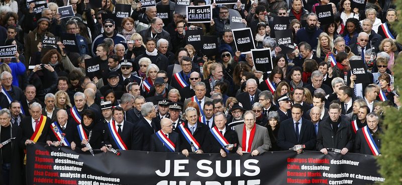 Ma 700 ezer francia vonult az utcákra, holnap még többet várnak