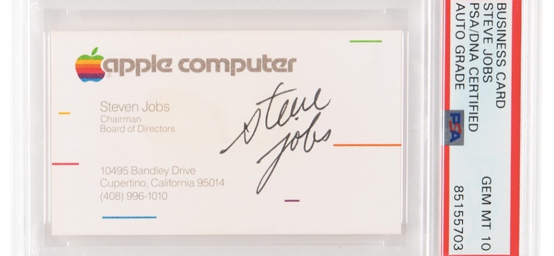 Valaki 66,5 milliót fizetett ki Steve Jobs aláírt névjegykártyájáért