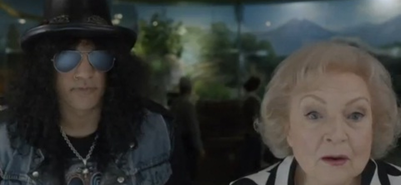 Bizarr párosítás: Slash és Betty White az állatkertben?