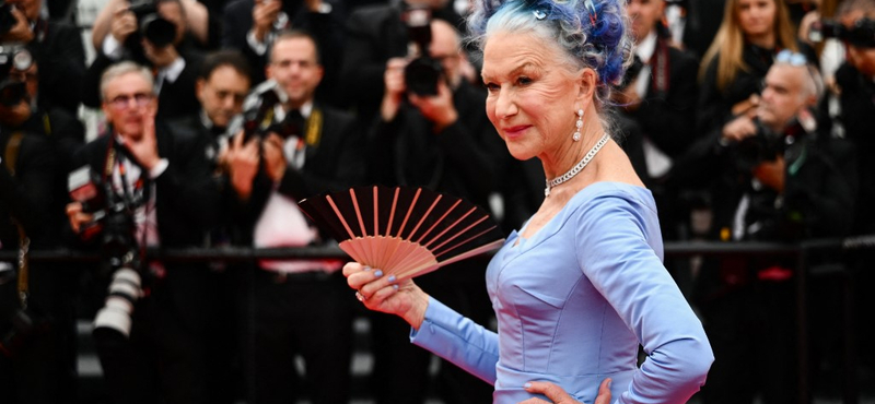 Helen Mirren kék hajjal vonult fel a cannes-i filmfesztiválon