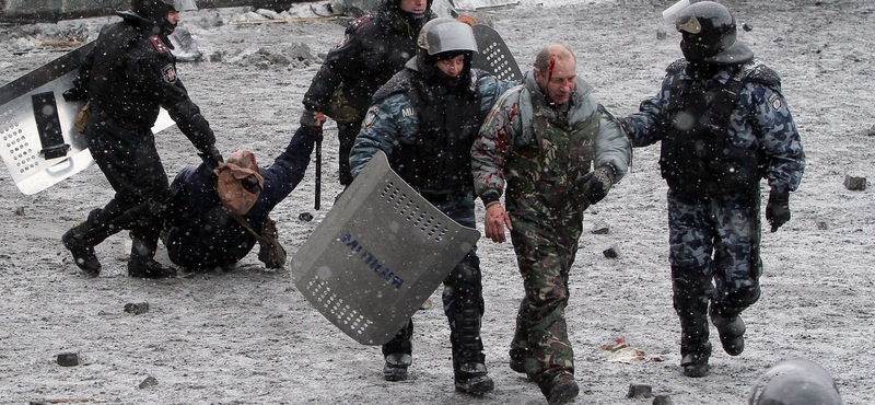 Szabadon engedtek 234 ukrán tüntetőt