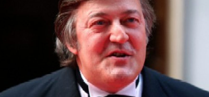 "Agyzsibbasztóan unalmas" - Stephen Fry kiakasztotta az ünneplő briteket