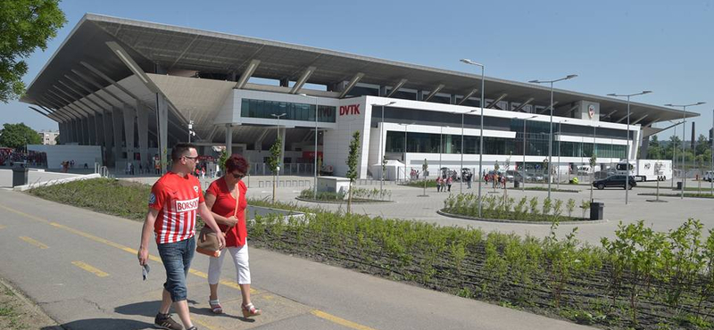 Átadták a DVTK új stadionját. Háromszoros költségek, füttykoncert és vendéggyőzelem