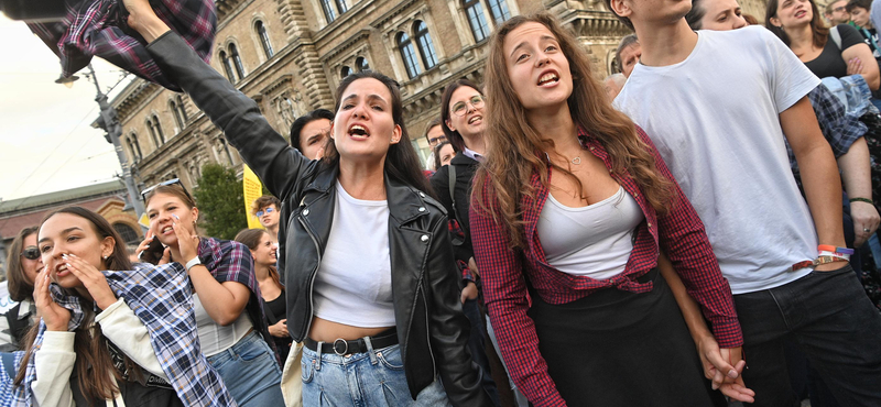 A Bakáts téri zeneiskolában és egy ferencvárosi középiskolában is polgári engedetlenségbe kezdtek a tanárok