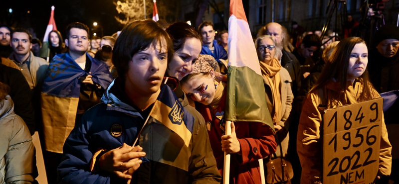 Videó a tüntetésről: „Magyarország nem egyenlő a Putyint támogató fideszes politikusokkal”