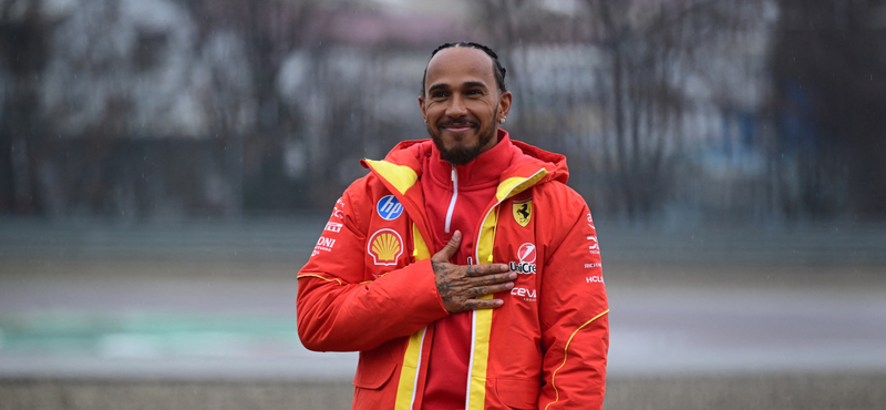 Több száz szurkoló gyűlt össze, hogy lássa Lewis Hamilton első ferraris köreit