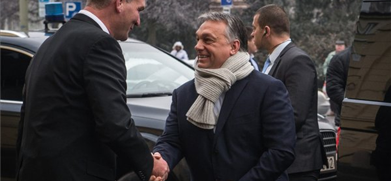 Egy asztalhoz ült ma reggel Orbán, Lázár és Botka - fotó, videó