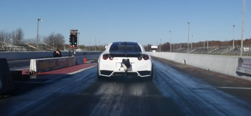 Elég durva rekordot futott egy 2500 lóerős Nissan GT-R – videó