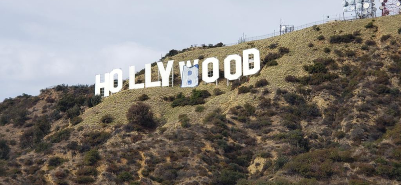 Hollymellet csináltak a Hollywood feliratból Los Angelesben