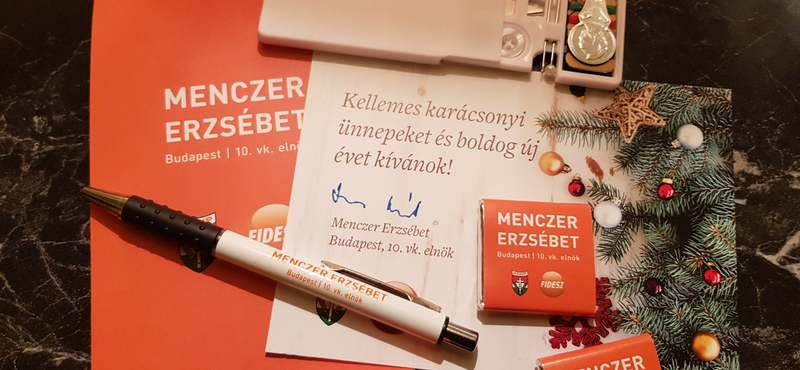 A fideszes Menczer Erzsébet is betoppant a nyugdíjasok karácsonyára ajándékot osztani