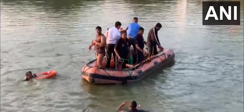 Indiában elsüllyedt egy iskolás gyerekeket szállító kirándulóhajó, tíz gyerek meghalt