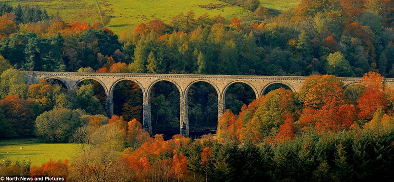 Színorgia viadukttal és várakkal