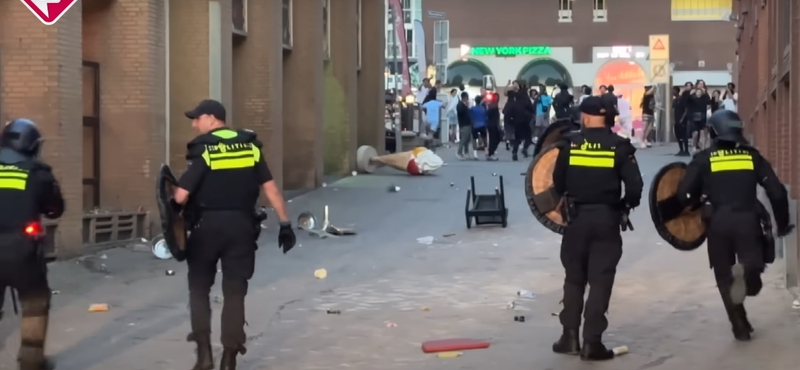 Lovasrendőrökkel oszlatták a zavargó rivális bandákat egy hollandiai üdülőhelyen – videó