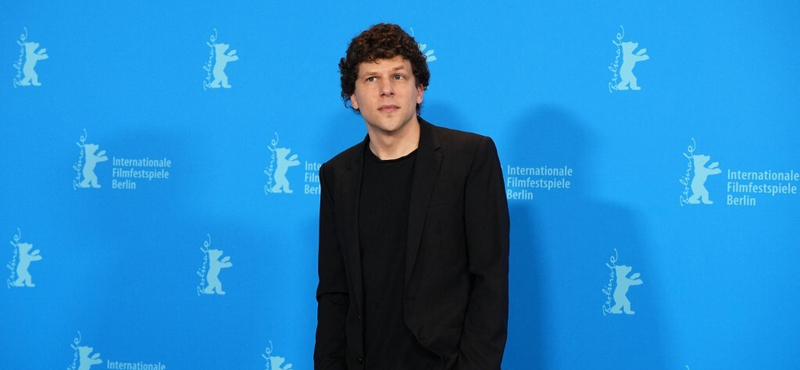 Jesse Eisenberg a Szépművészetiben köszönte meg a Szemfényvesztők 3. stábjának, hogy együtt dolgozhattak