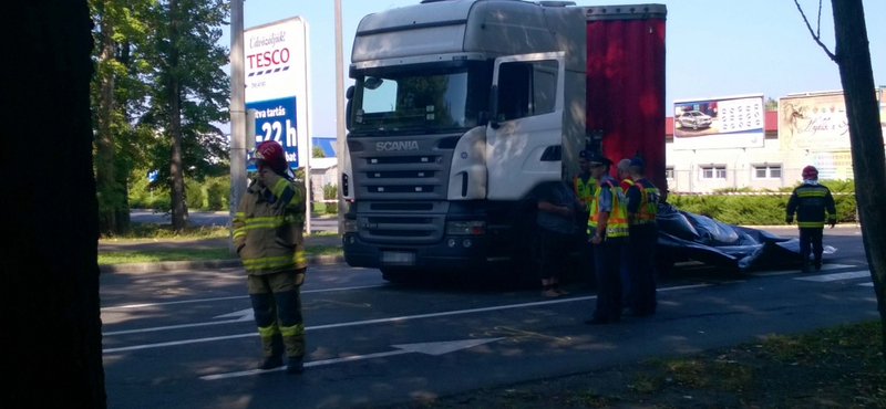 Halálra gázoltak egy 17 hónapos kislányt és nagymamáját a zebrán