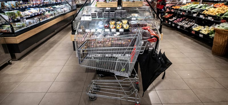 Ha gyorsan osztogatni kezdene a kormány, elfelejtenék a választók az elmúlt három évet?