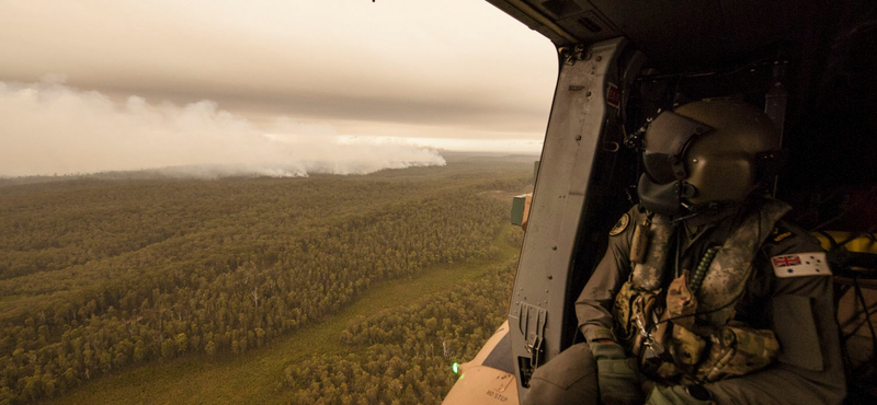 Oltásban segítő helikopter okozott újabb tüzet Ausztráliában