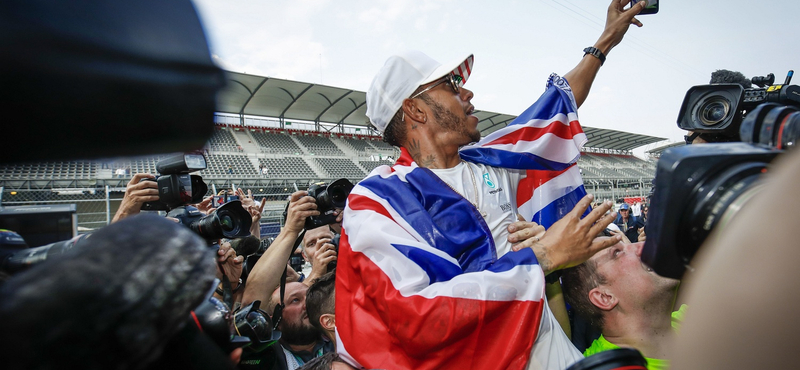 Mindenki megnyugodhat, Lewis Hamilton előkerült