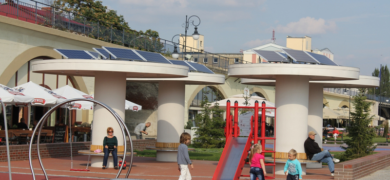 Itt a napelemes játszótér