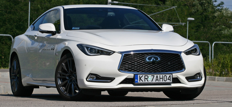 Infiniti Q60 teszt: ha már unalmas a német szentháromság