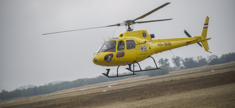 Mentőhelikopterrel vittek kórházba egy motorost