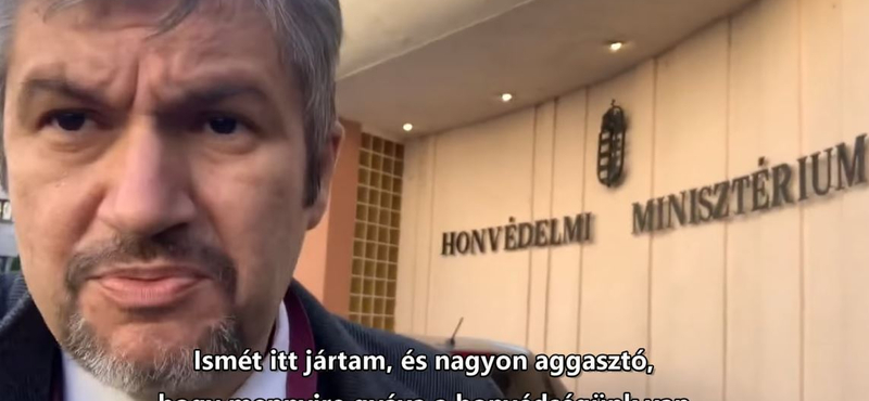 Kiküldték Hadházyt a Honvédelmi Minisztériumból, amikor Orbán repülőútjának dokumentumaiba akart belenézni