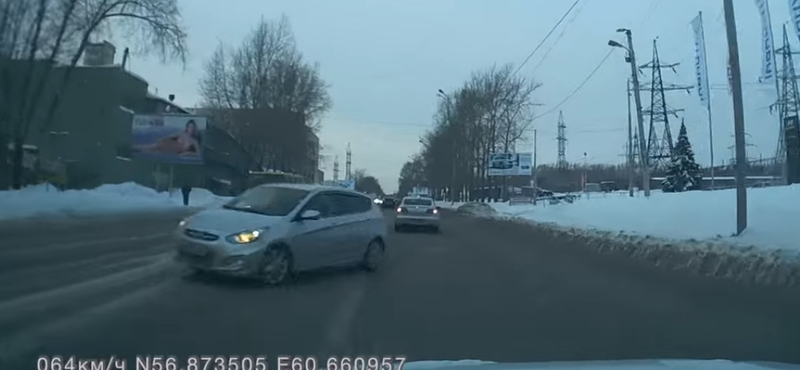 Megcsúszott a Hyundai, nagyot mentett a sofőr – videó