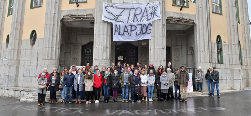 A pedagógussztrájk felfüggesztése mellett döntöttek a szakszervezetek