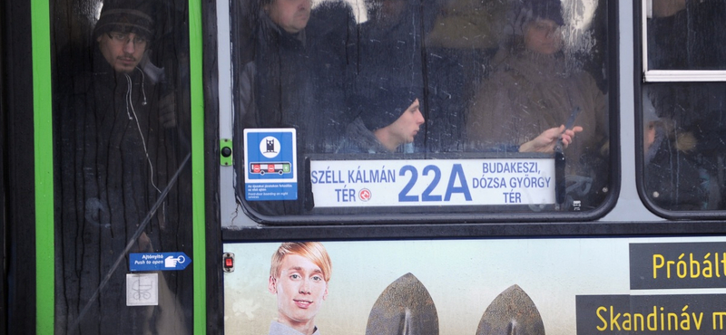 Újra magyarázkodnia kell a BKV-nak, most a buszok gumijai miatt