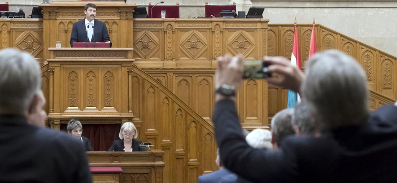 Áder bocsánatot kért a választáson történtek miatt