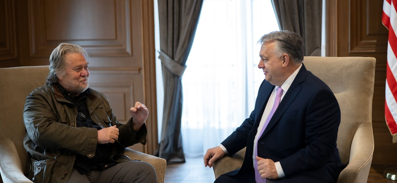 Orbán Trump elítélt korábbi főtanácsadójával találkozott a washingtoni magyar nagykövetségen