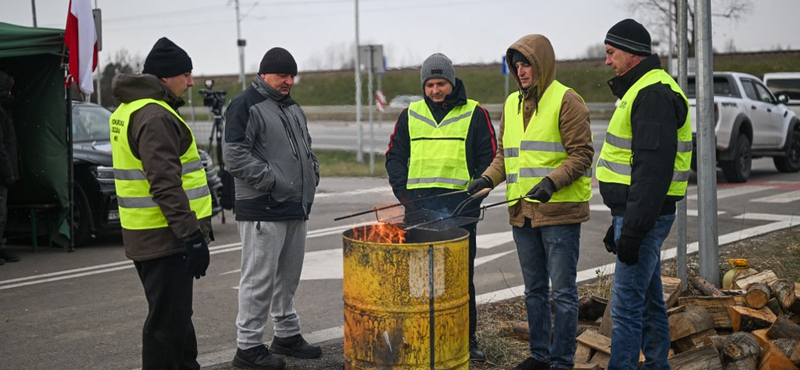 Az összes ukrán határátkelőt blokád alá vették a lengyel gazdák