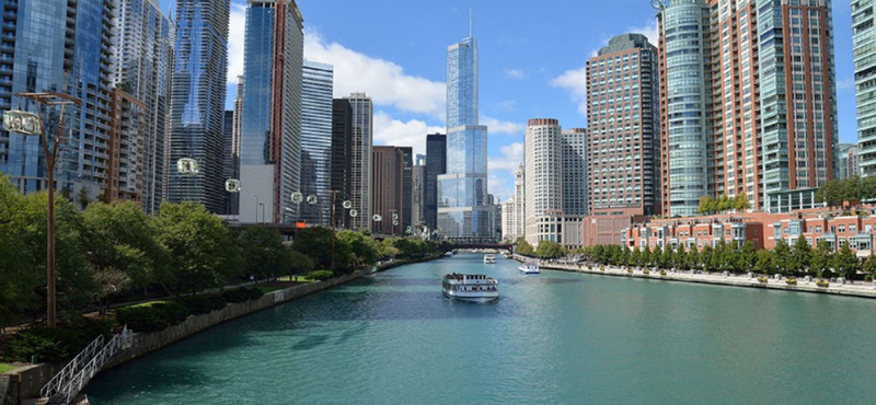 Autóból nyitottak tüzet a halloweent ünneplőkre Chicagóban