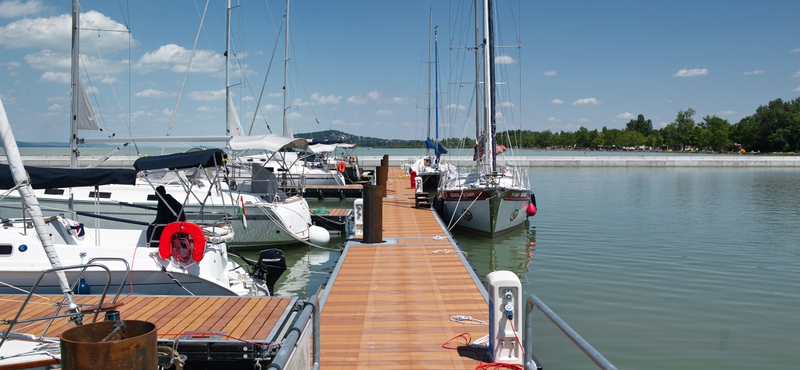 Idős nők fulladtak a Balatonba