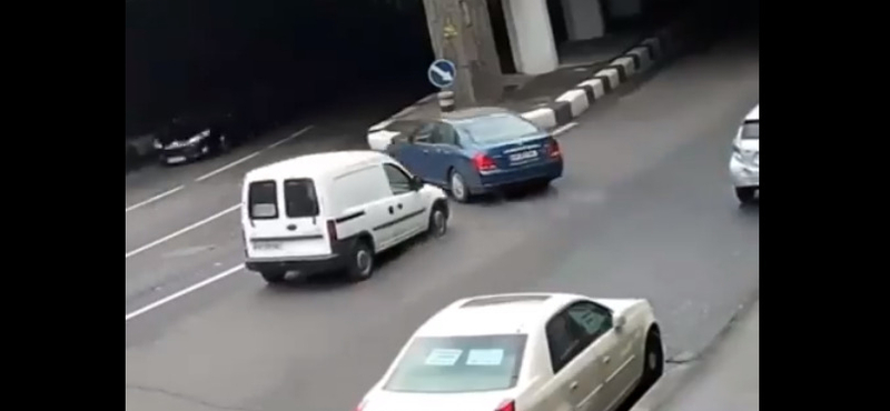 Videó: ez egy nagyon rosszul sikerült parkolási kísérlet