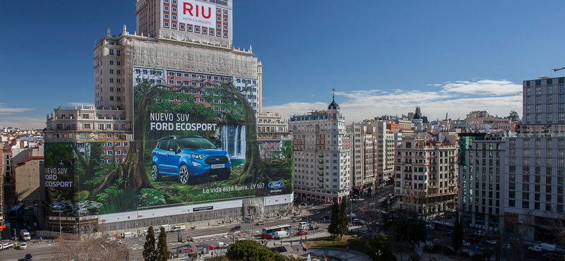 A Ford felrakta egy madridi épületre a világ legnagyobb reklámját