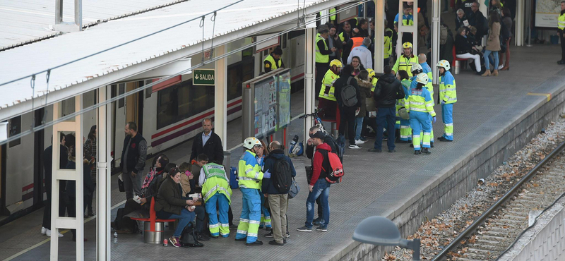 Túlfutott és baknak ütközött egy vonat Spanyolországban, sokan megsérültek