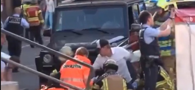 Gyalogosok közé hajtott egy autó Stuttgartban, sokan megsérültek