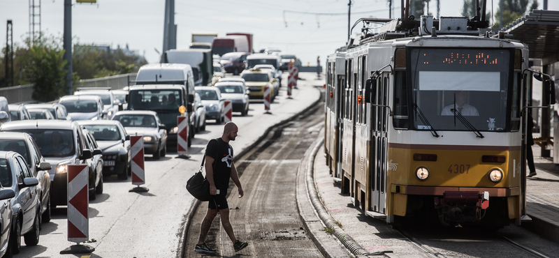 Bejött a jóslat, óriásdugót hozott a hétkezdés Budapesten