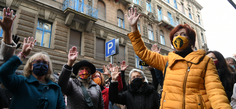 Színészek álltak ki az SZFE-s diákok mellett: "Szüleik mellett szüleik" lesznek