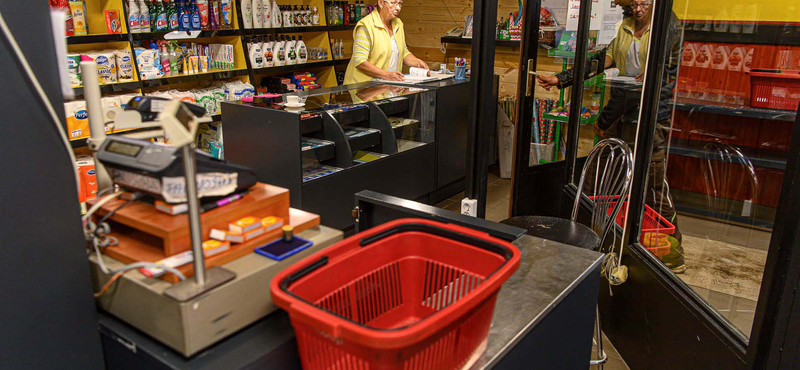 Még több külföldi áru kerülhet a magyar üzletek polcaira, ha a kormány nem segít – figyelmeztetnek a boltosok